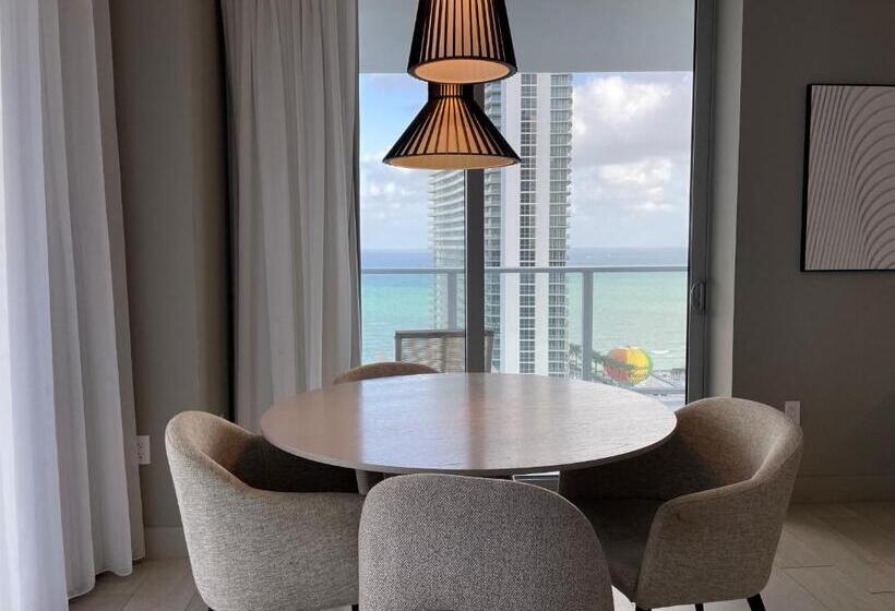 Hyde Beach House Lux Apartment