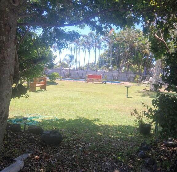 فندق على الطريق Bargara Beach Motor Inn Budget Accommodation Pet Friendly On Application