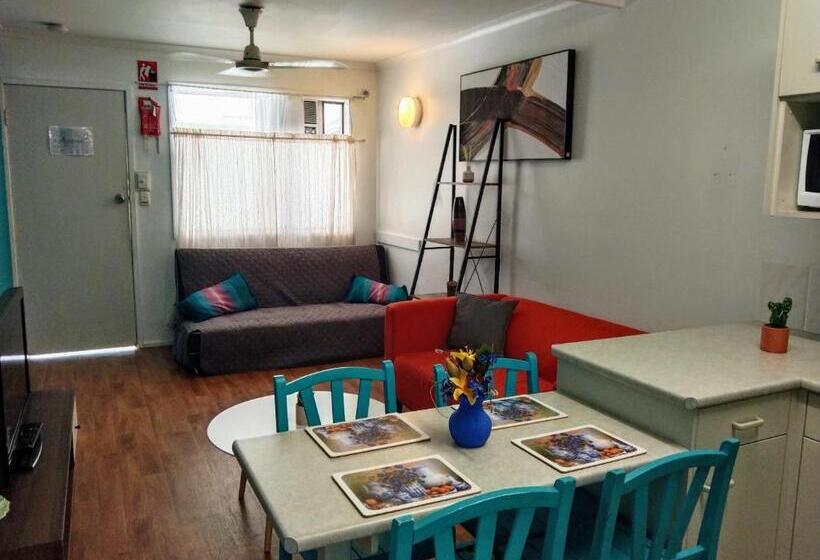 모텔 Bargara Beach Motor Inn Budget Accommodation Pet Friendly On Application