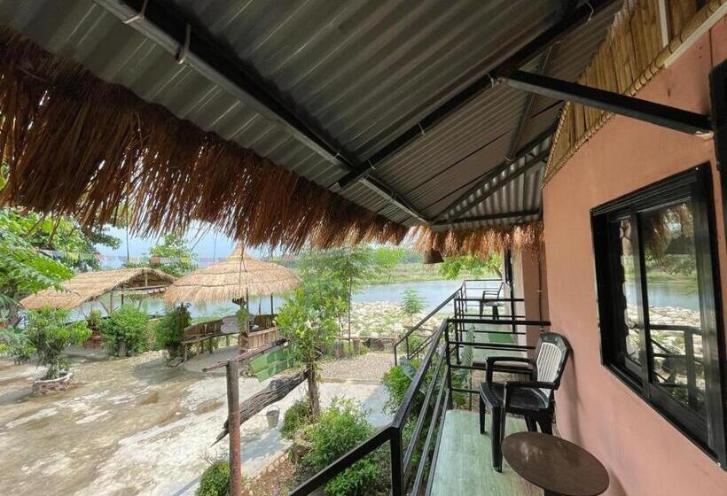 پانسیون Bamby Chilling House   Feel The Nature