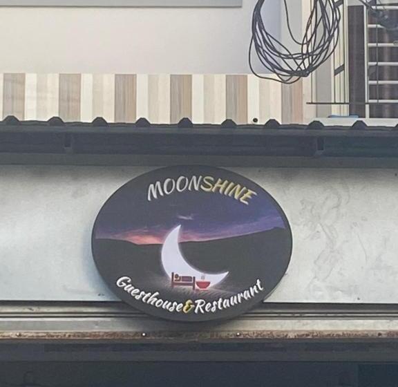 پانسیون Moonshine Guesthouse