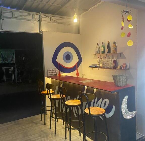 پانسیون Moonshine Guesthouse