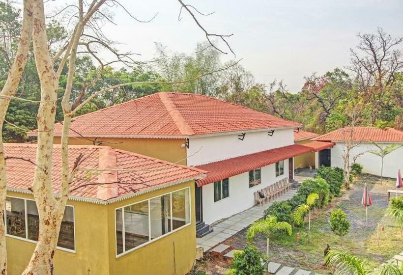 Aaranya Resort By Vihasta