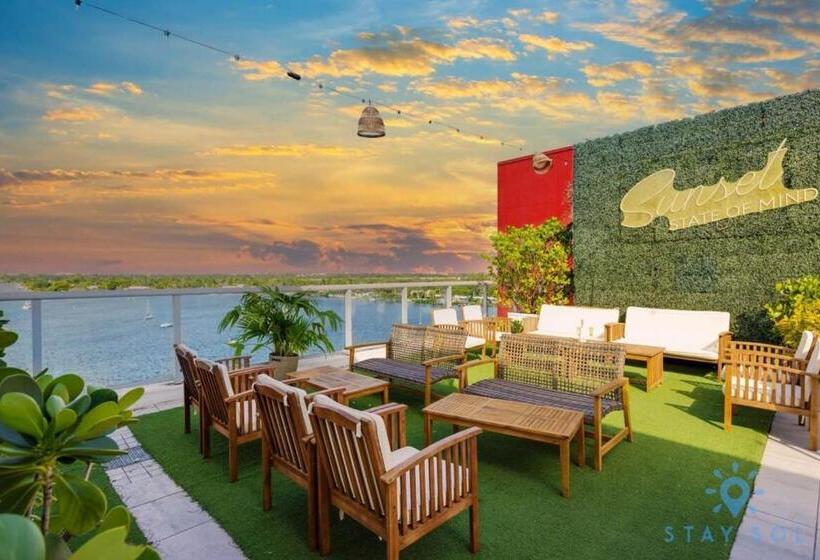 هاستل Coolest Apartment Rooftop Pool Hot Tub