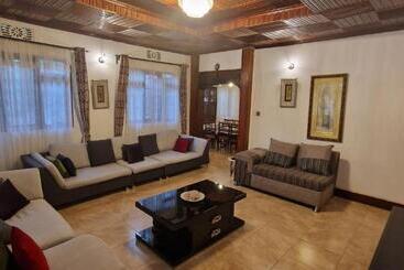 تختخواب و صبحانه Gatundu The Place To Be