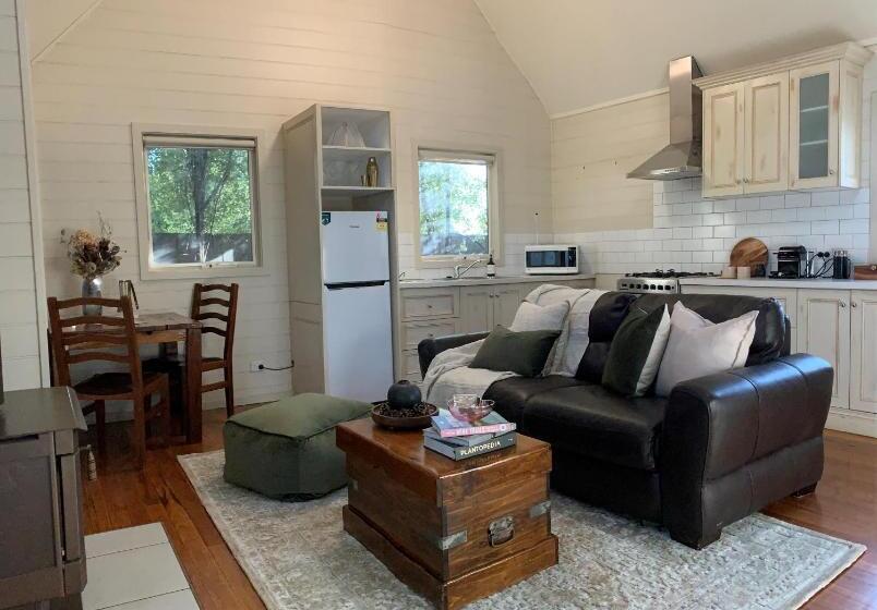 Bed and Breakfast Two Truffles Cottage Accommodation