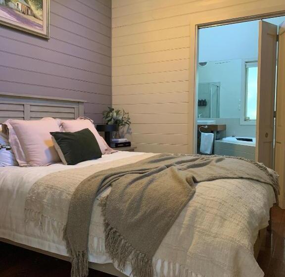 Bed and Breakfast Two Truffles Cottage Accommodation