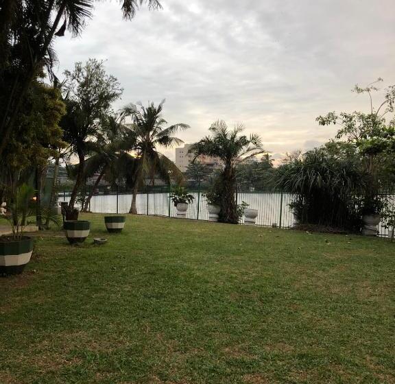 酒店 Amani Lake Resort