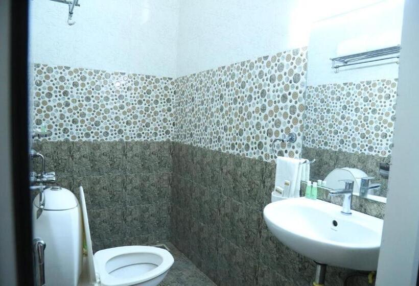 فندق Christian Guest House