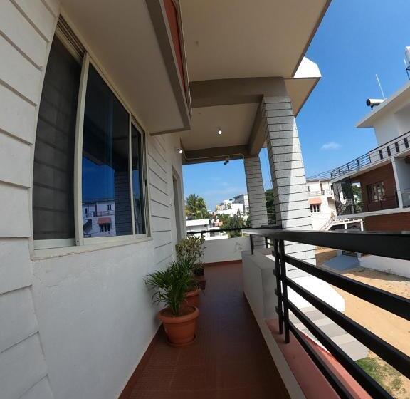 هتل Happy Holiday Inn Service Apartment
