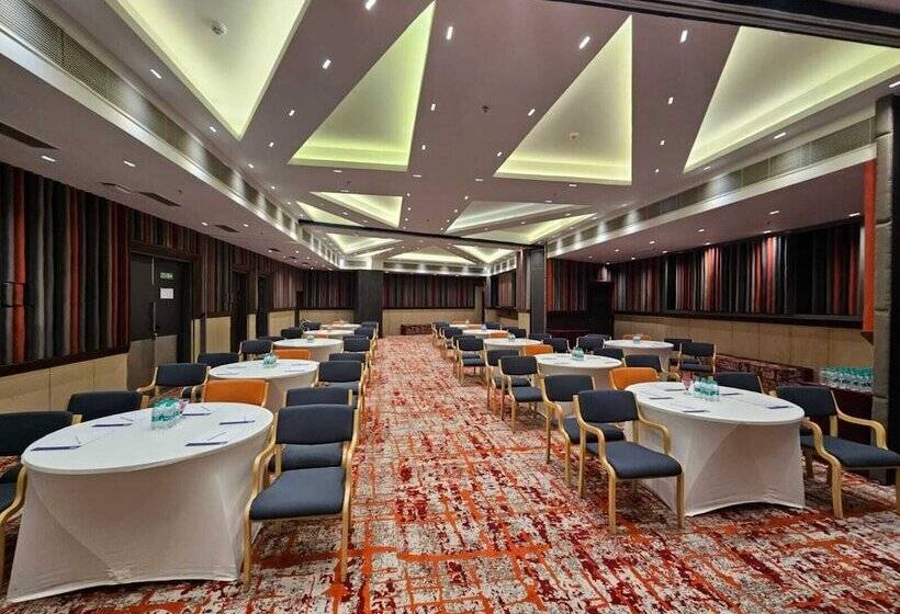 هتل Holiday Inn Express & Suites Jaipur Gopalpura