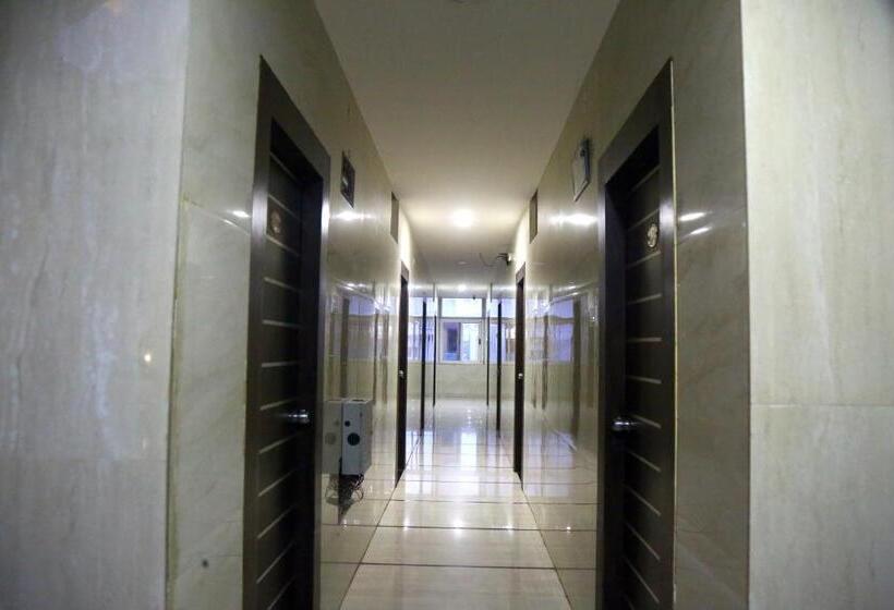 هتل Mn Grand Shamshabad Airport Zone Hyderabad