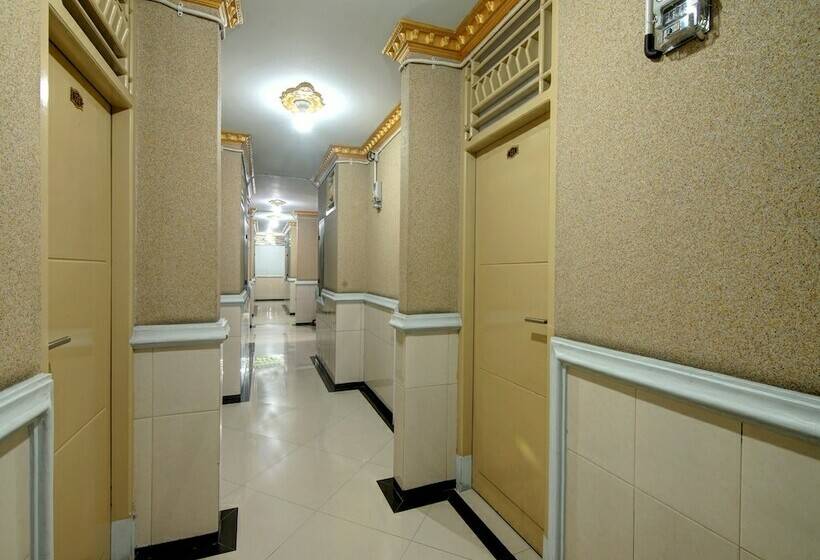هتل O Fitriaendika Residence Near Pasar Raya Padang