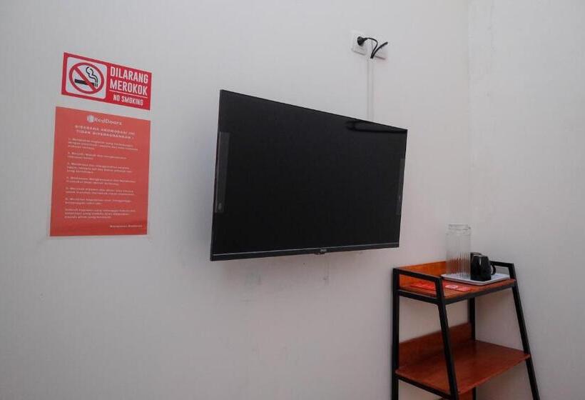 هتل Reddoorz Near Alun Alun Magelang 2