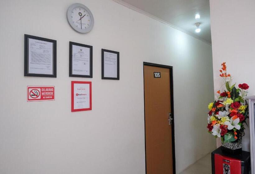 هتل Reddoorz Near Alun Alun Magelang 2