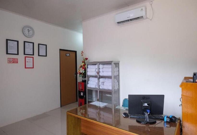 هتل Reddoorz Near Alun Alun Magelang 2
