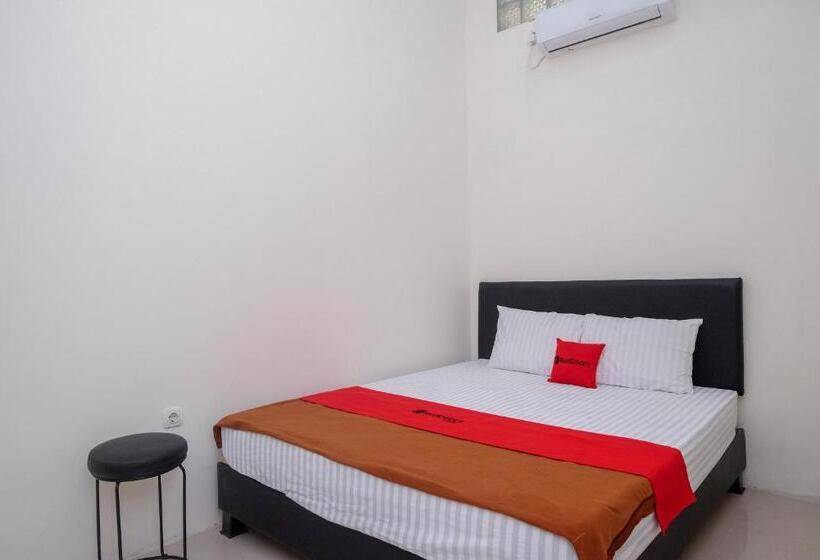 هتل Reddoorz Near Alun Alun Magelang 2