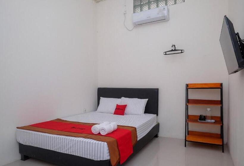 هتل Reddoorz Near Alun Alun Magelang 2