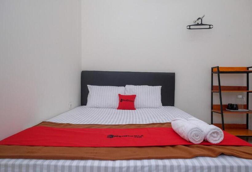 هتل Reddoorz Near Alun Alun Magelang 2