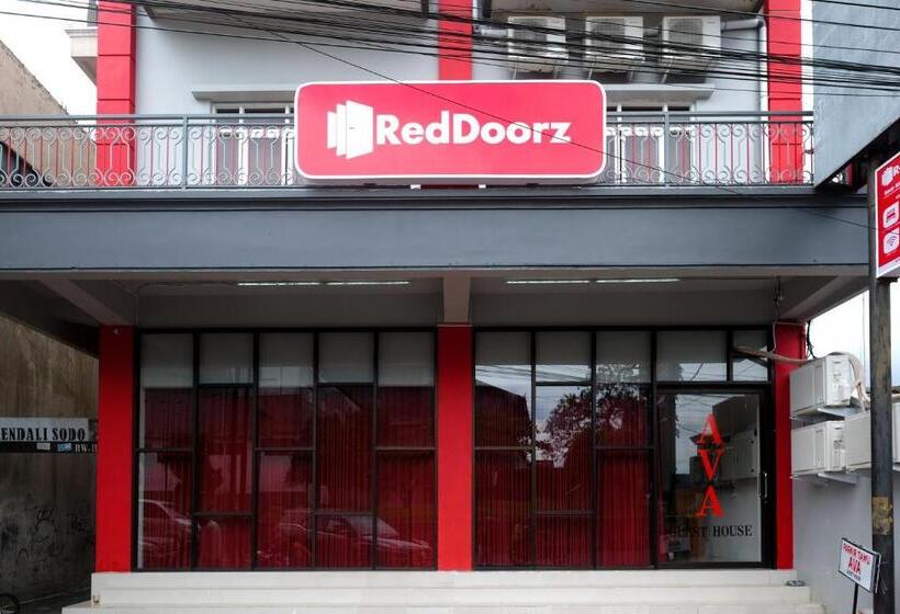 هتل Reddoorz Near Alun Alun Magelang 2