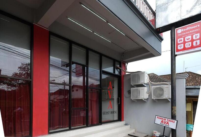 هتل Reddoorz Near Alun Alun Magelang 2