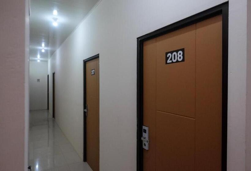 هتل Reddoorz Near Alun Alun Magelang 2