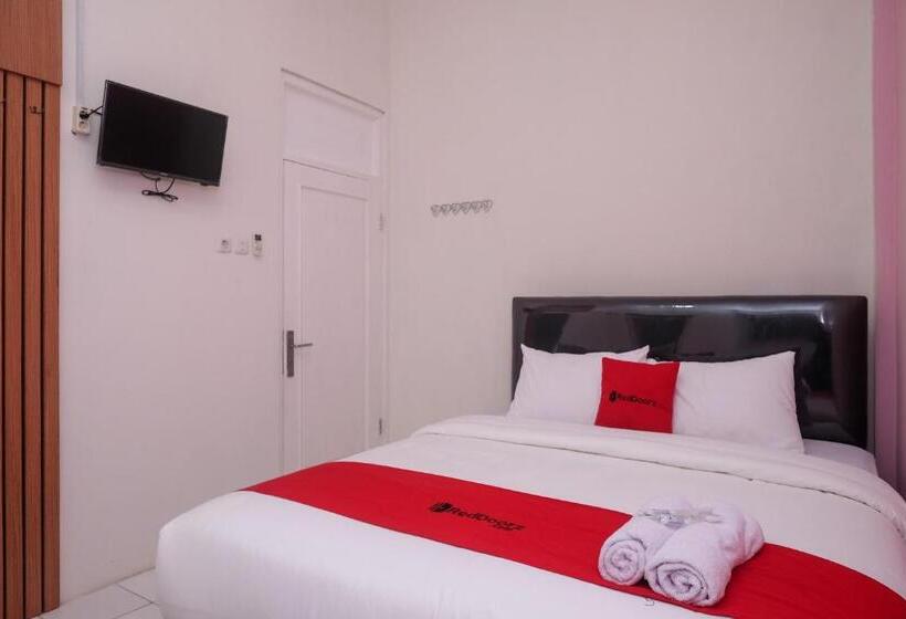 בית מלון כפרי Reddoorz Syariah Near Kampus Unsoed Purwokerto
