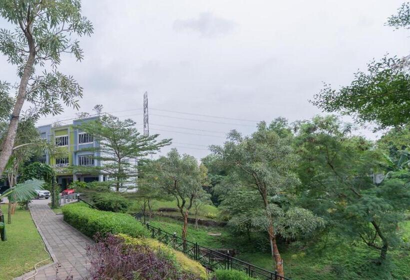Отель Redliving Apartemen Gunung Putri Sirooms