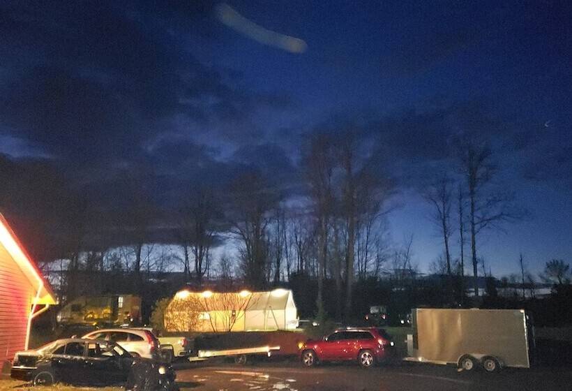 汽车旅馆  Calabogie Motor Inn