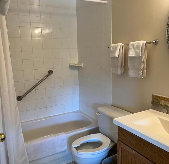 汽车旅馆  Calabogie Motor Inn