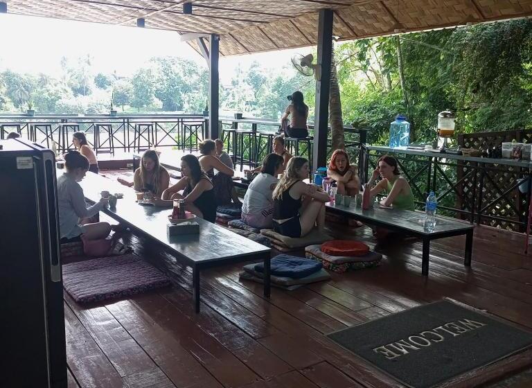 הוסטל Funny Riverside Backpackers