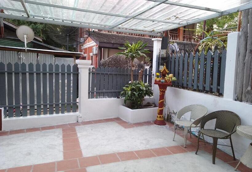 הוסטל Funny Riverside Backpackers