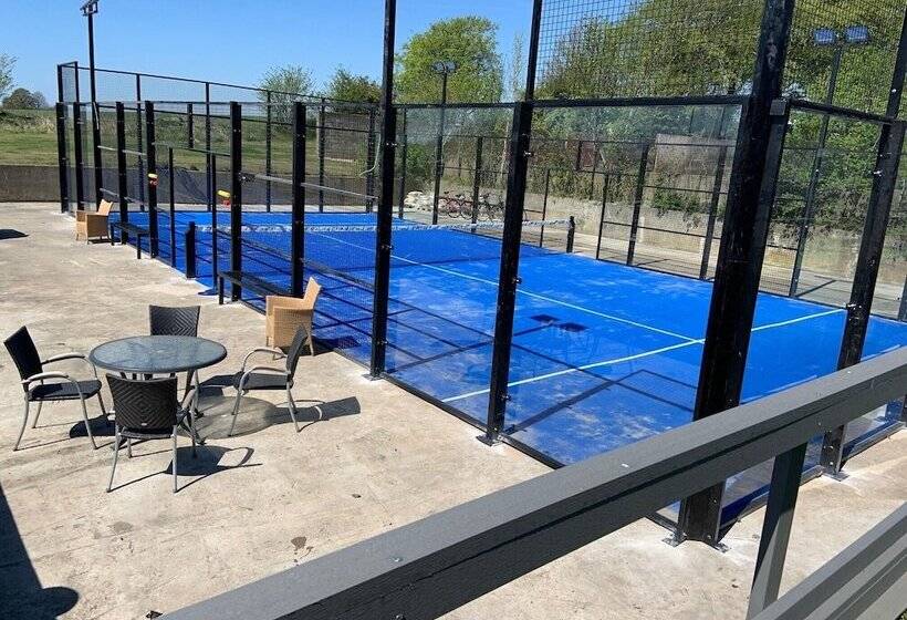 تختخواب و صبحانه Abonnera Alingsgård För Upp Till 14 Personer Kök Finns Spabad Inomhus Padel Gym Biljard Ing