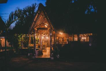 هتل Kilimanjaro Scenic Lodge
