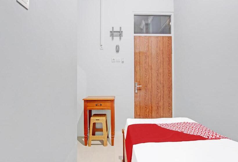 בית מלון כפרי Oyo 91960 Fariza House Syariah