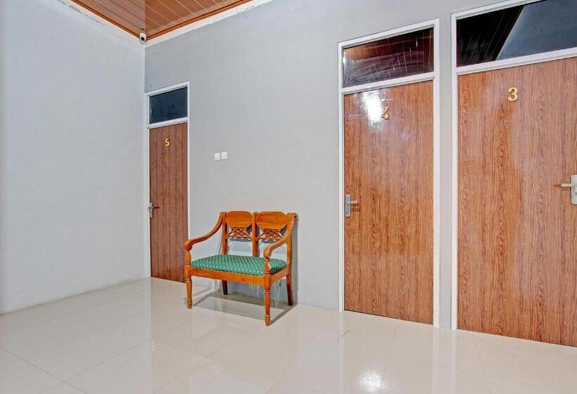 בית מלון כפרי Oyo 91960 Fariza House Syariah