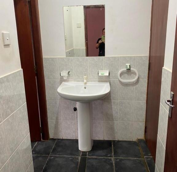 Отель Reef Bungalow