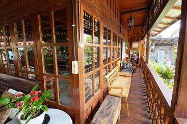 پانسیون Rumah Kayu Sulawesi Antique