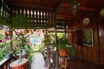 پانسیون Rumah Kayu Sulawesi Antique