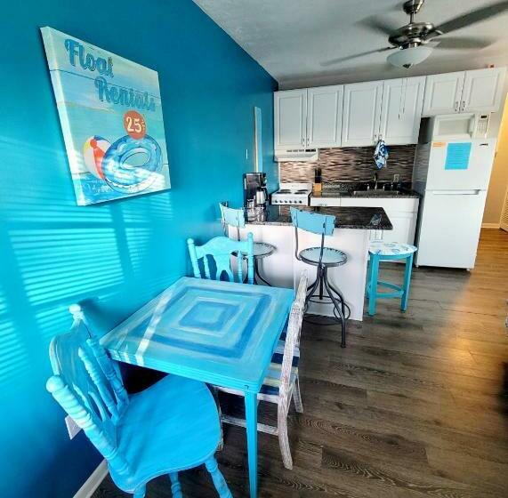 Searenity, Waterside Studio In The Heart Of Treasure Island, Walk To Beach