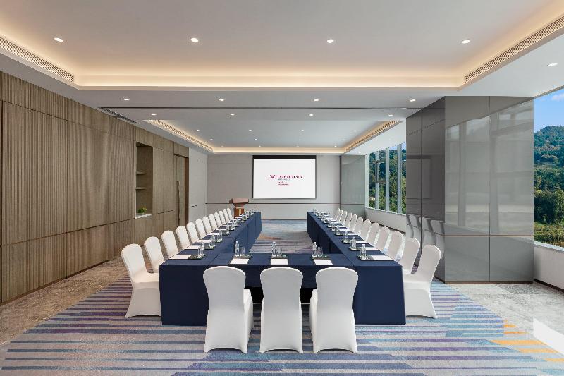 Отель Crowne Plaza Ya An