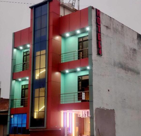 ホテル Oyo 70355  Shaurya