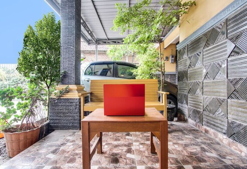 فندق Spot On 91935 Hellena Guesthouse