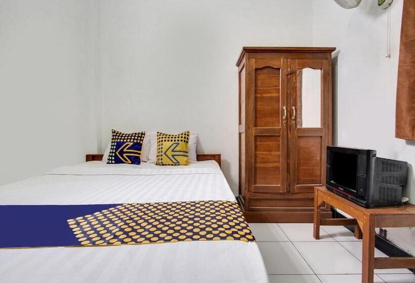 فندق Spot On 91935 Hellena Guesthouse