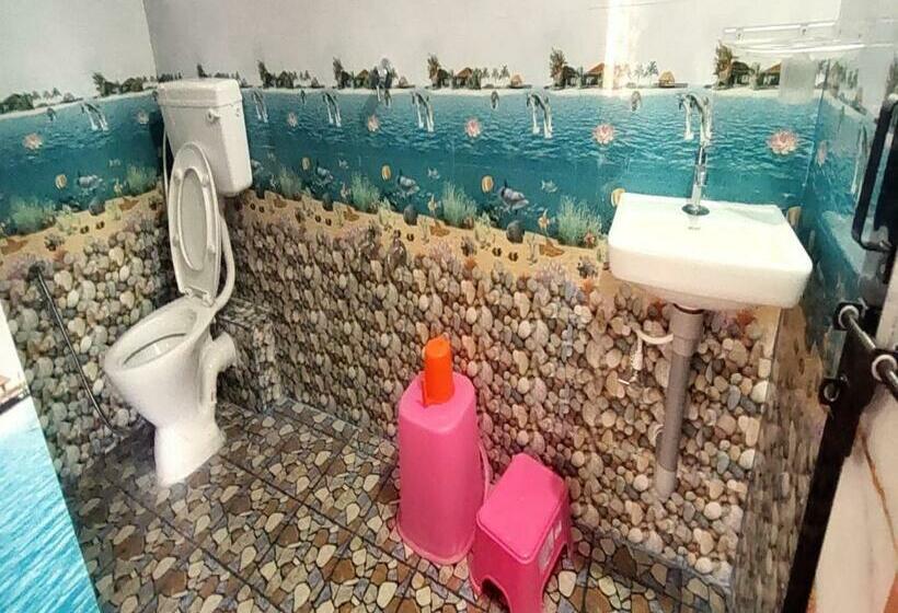 فندق Staymaker Roopa Lodge