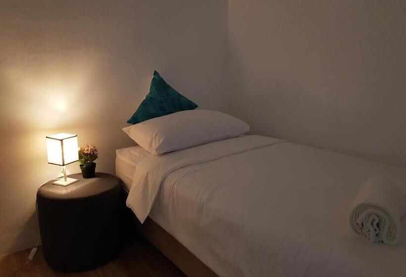 پانسیون Stellka Cheerful 2br Townhouse Near The Beach And City