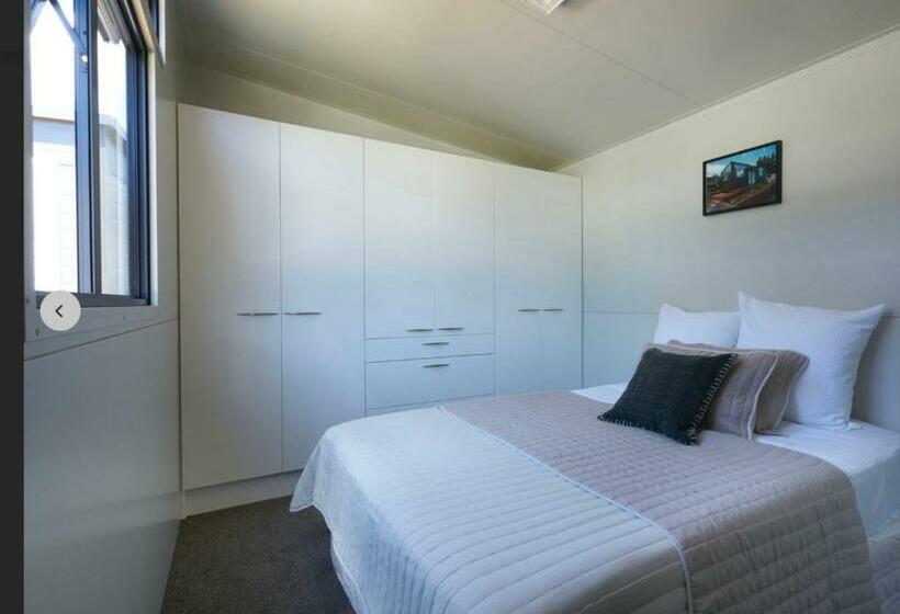 مبيت وإفطار Adorable 1 Bedroom Guesthouse With A Deck