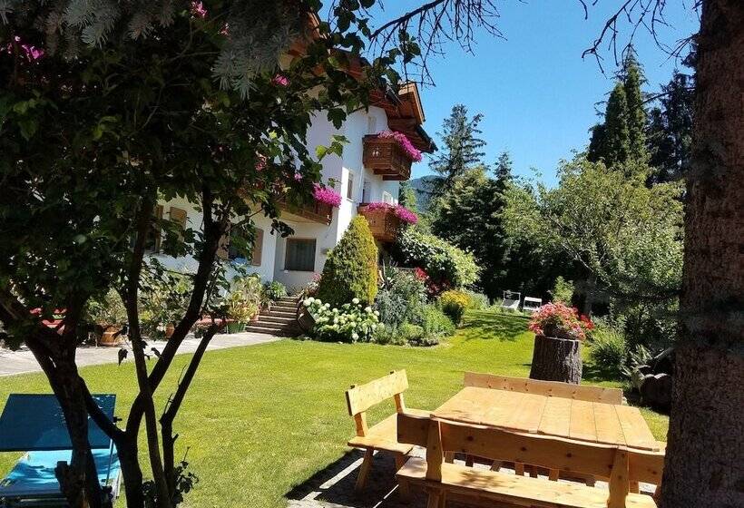 Bed and Breakfast Beautiful Residence Klementhof With Garden And A Seasonal Outdoor Pool