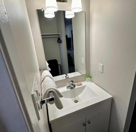 فندق Anavada Inn & Suites   Grande Prairie