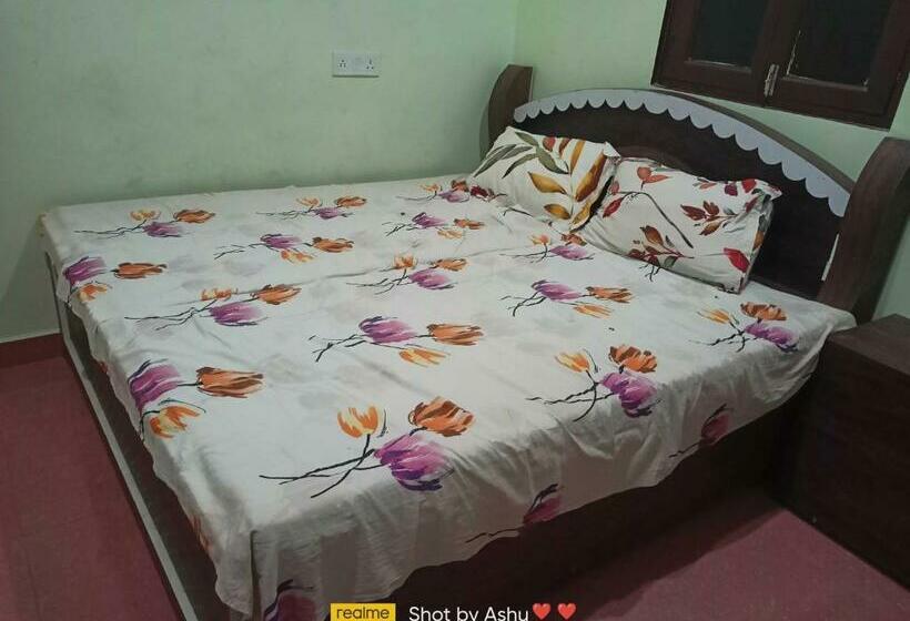 فندق Oyo 93497 Pandit Siyaram Guest House
